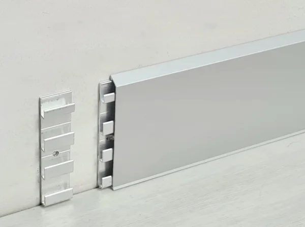 Алюминиевый плинтус Fezard Кабельный ALP-С70 Алюминий 70*10*2500 мм в Ульяновске