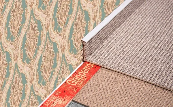 Плинтус для ковролина Korner Listwa 106 Светло-серый 2,5м (50мм) в Ульяновске