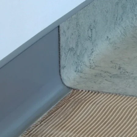 Коннелюрный односоставной плинтус Bonkeel Prof Серый (95х2700мм) в Ульяновске