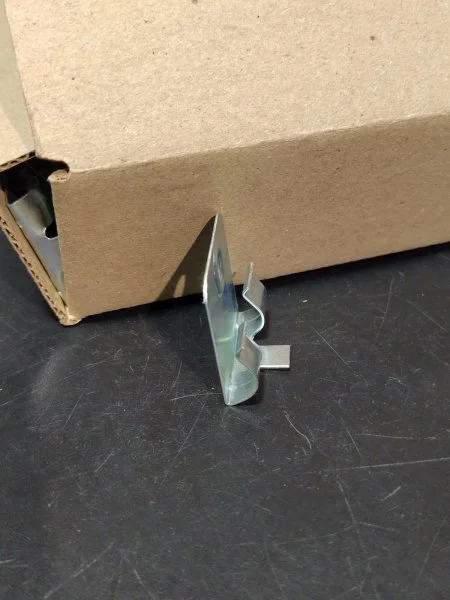 Клипсы к плинтусу MDF Bonkeel (50шт) в Ульяновске