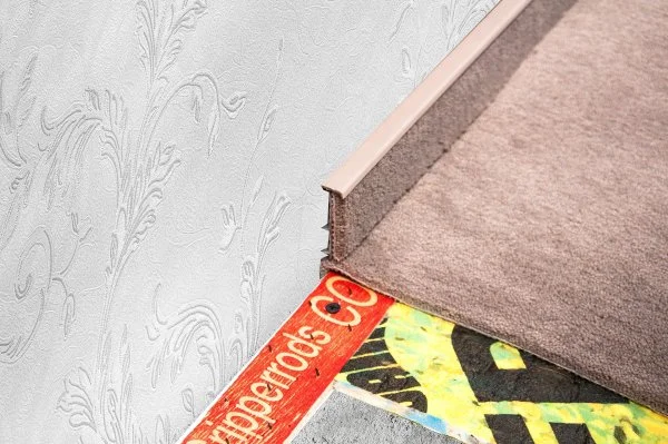 Плинтус для ковролина Korner Listwa 102 Беж 2,5м (50мм) в Ульяновске