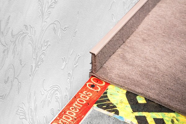 Плинтус для ковролина Korner Listwa 102 Беж 2,5м (50мм) в #REGION_NAME_DECLINE_PP#